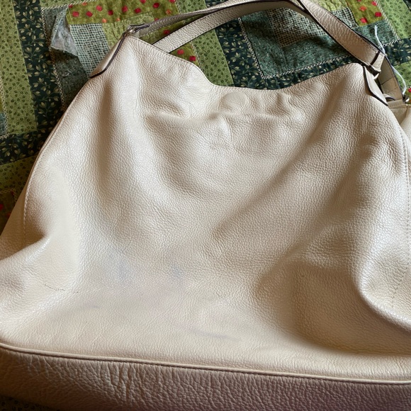 Large cream Gucci Soho large leather tote. Preloved with wear but life left! - Picture 6 of 13